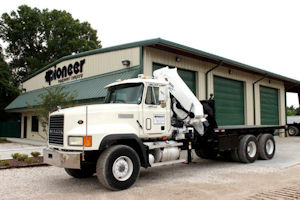 IMT 30743 Knuckleboom  on Mack CL713 Chassis